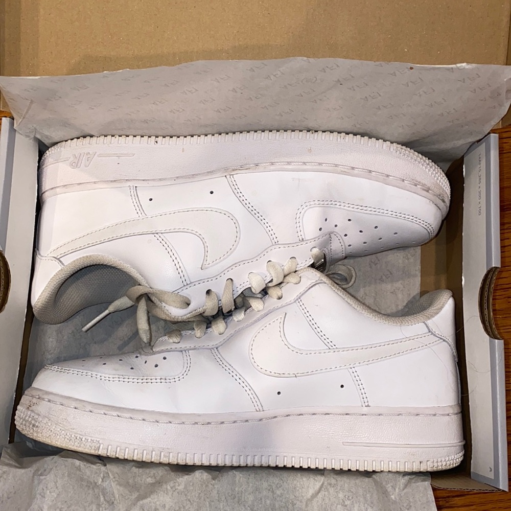 White Air Force 1’s Women’s 8.5